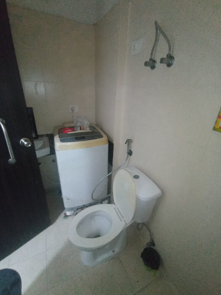 Bathroom, bptp-park-elite-premium 3 Bedroom 810 Sq.Ft. Apartment In Sector 84 Faridabad 8284543