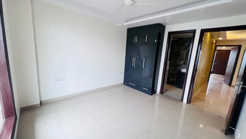 Room in 3 BHK Apartment at SS Mayfield Gardens, Sector 51 – for Sale