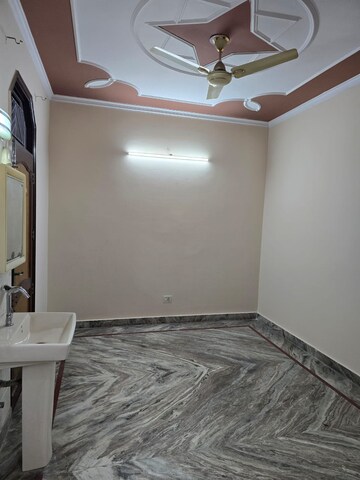 Room in 1.5 BHK Builder Floor at Sector 28 – for Rent