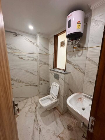 Bathroom in 1 BHK Builder Floor at Super Mart 1, Sector 27 – for Rent