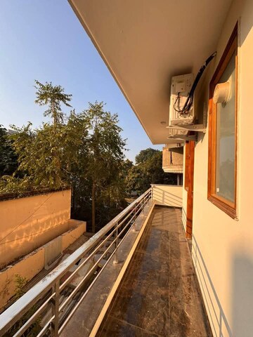Balcony in 1 BHK Builder Floor at Super Mart 1, Sector 27 – for Rent