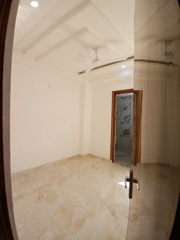 Furnished Amenities in 2.5 BHK Builder Floor at Sector 1 Greater Noida – for Sale