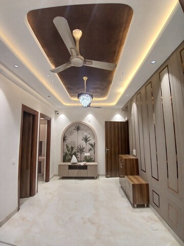 Furnished Amenities in 2.5 BHK Builder Floor at Sector 1 Greater Noida – for Sale