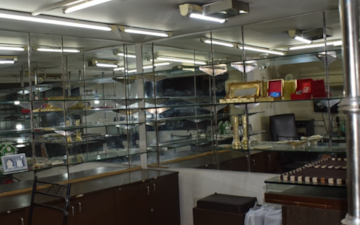 Shop For Rent in Connaught Place
