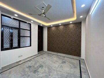 Room in 3 BHK Builder Floor at Govindpuri – for Rent