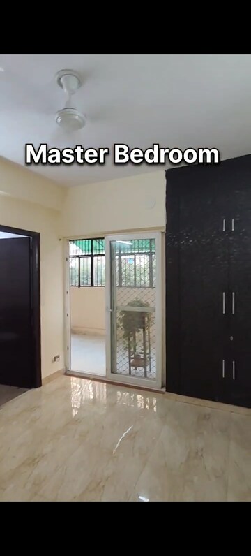 Room in 2 BHK Apartment at Town Park White Orchid, Sector 16c Greater Noida – for Rent