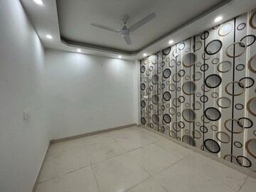 Room in 3 BHK Builder Floor at Govindpuri – for Rent