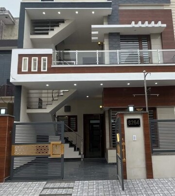 3 BHK Builder Floor For Rent in DLF Vibhuti Khand, Gomti Nagar