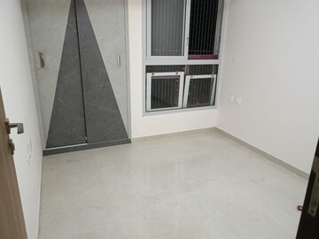 Room in 2 BHK Apartment at Piramal Vaikunth, Balkum Pada – for Rent