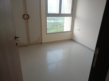 Room in 2 BHK Apartment at Piramal Vaikunth, Balkum Pada – for Rent