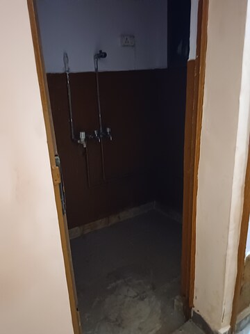 Furnished Amenities in 2 BHK Builder Floor at Dilshad Garden – for Rent