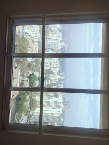 Room in 3 BHK Apartment at Kalpataru Radiance, Goregaon West – for Rent