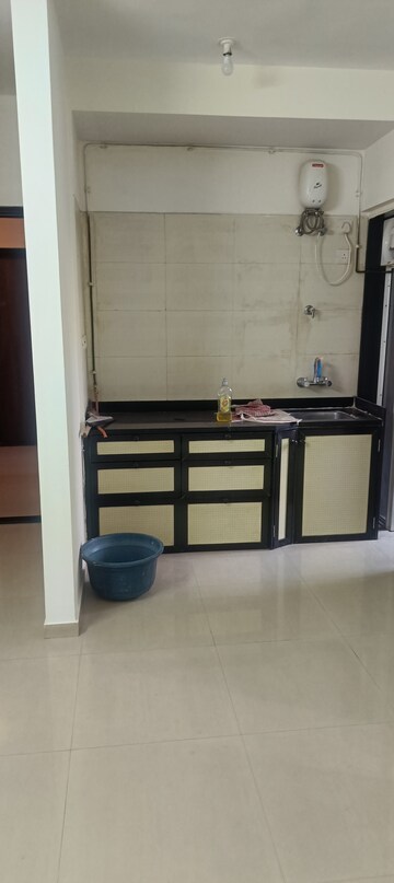 Room in 1 BHK Apartment at Spring Grove Uno Society, Kandivali East – for Rent