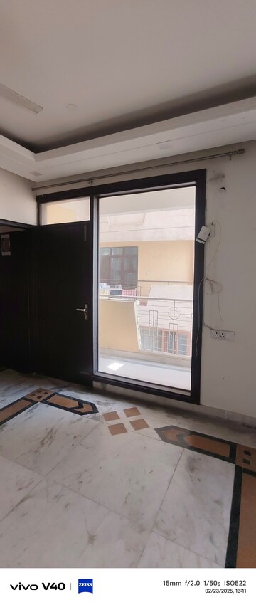 Room in 3 BHK Apartment at Sector 10 Dwarka – for Rent