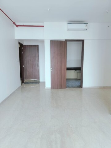 Room in 3 BHK Apartment at Kalpataru Radiance, Goregaon West – for Rent