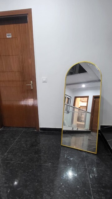 Building Lobby in 1 RK Builder Floor at Sector 38 – for Rent