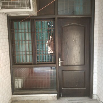 Room in 2 BHK Independent House at Lajpat Nagar ii – for Rent