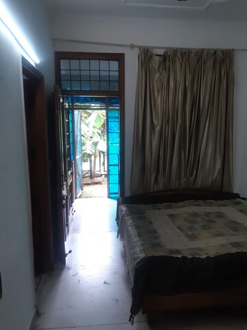 Building Lobby in 1 BHK Builder Floor at Sector 40 – for Rent