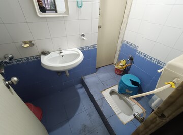 Bathroom in 1 BHK Apartment at Ashok Nagar Complex Ashok Nagar, Ashok Nagar – for Rent
