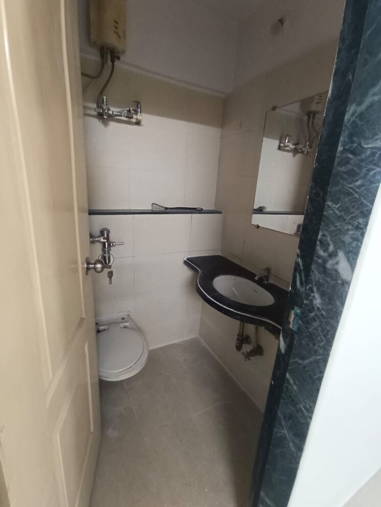 Bathroom, everest-world-aspen 2.5 Bedroom 1200 Sq.Ft. Apartment In Dhokali Thane 8285060
