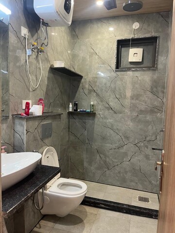 Bathroom in 2.5 BHK Builder Floor at Sector 43 – for Rent