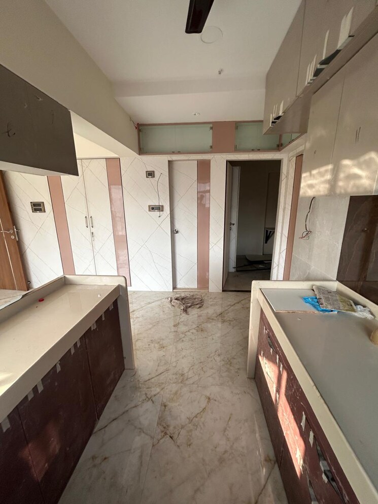 Kitchen, alag-aranya 4 Bedroom 1350 Sq.Ft. Apartment In Naidu Colony Mumbai 8285110