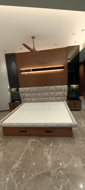 Furnished Amenities in 3 BHK Apartment at Indiabulls Blu, Worli – for Rent