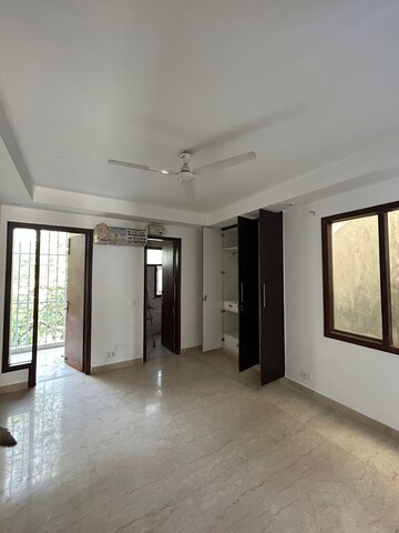Room in 3 BHK Builder Floor at Greater Kailash ii – for Rent