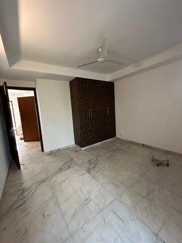 Room in 3 BHK Builder Floor at Greater Kailash ii – for Rent