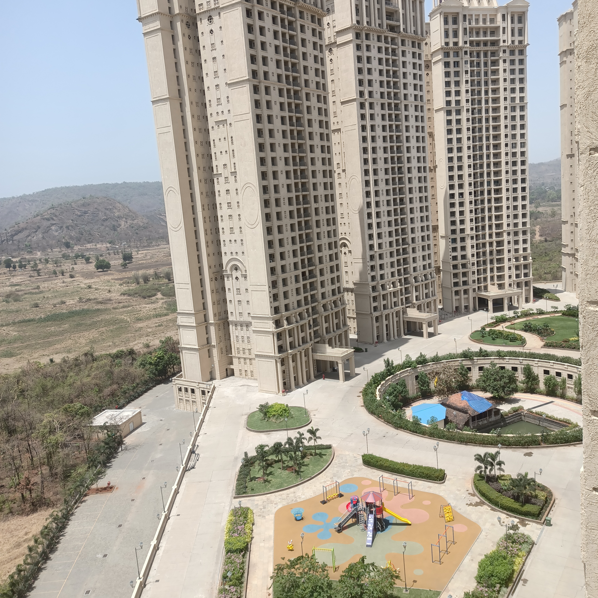 2 BHK Apartment For Sale in Hiranandani Fortune City