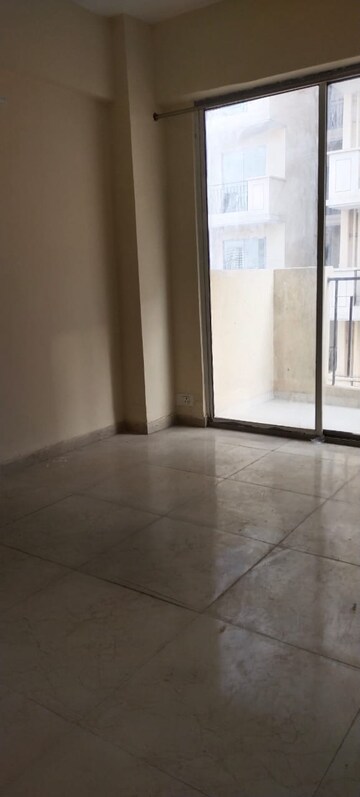 Room in 2 BHK Apartment at Umang Winter Hills, Sector 77 – for Rent