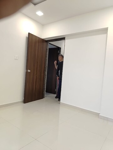 Room in 2 BHK Apartment at Lotus Unity, Versova – for Rent