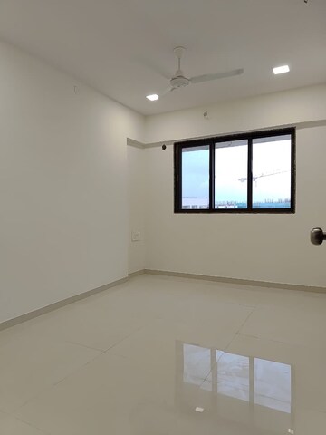Room in 2 BHK Apartment at Lotus Unity, Versova – for Rent