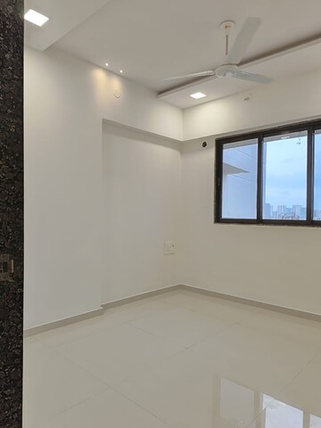 Room in 2 BHK Apartment at Lotus Unity, Versova – for Rent