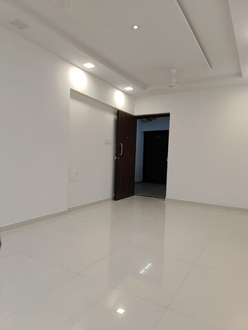 Room in 2 BHK Apartment at Lotus Unity, Versova – for Rent