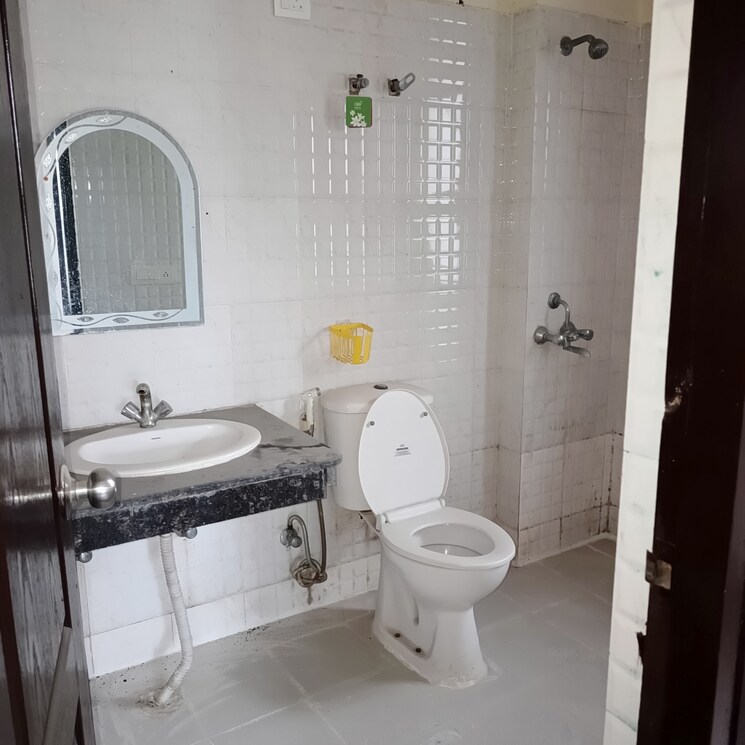 Bathroom, rps-savana 3.5 Bedroom 1862 Sq.Ft. Apartment In Sector 88 Faridabad 8285392