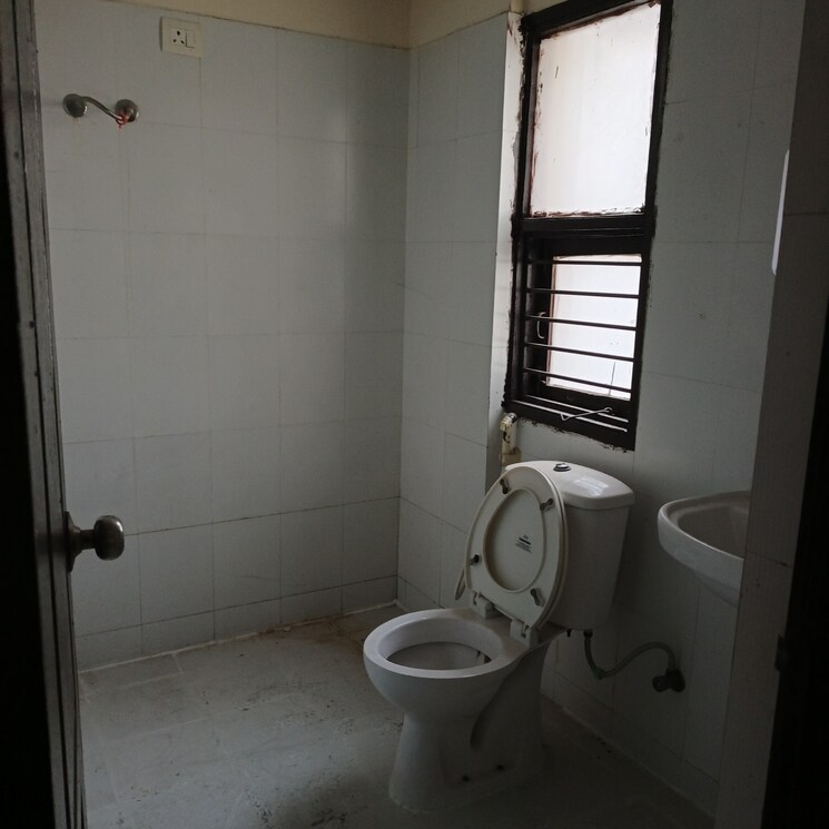 Bathroom, rps-savana 3.5 Bedroom 1862 Sq.Ft. Apartment In Sector 88 Faridabad 8285392