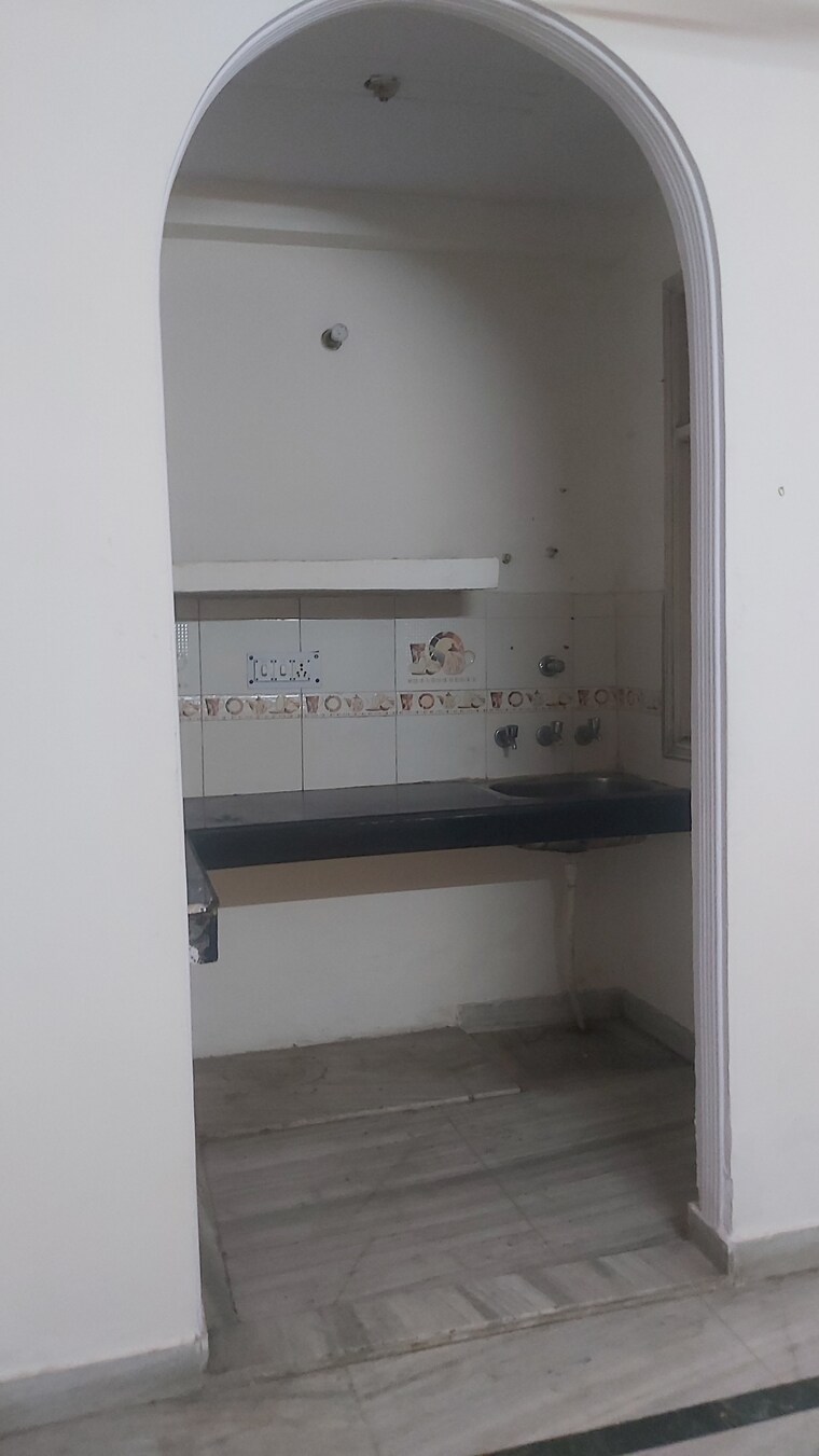 Room, mayur vihar 2.5 Bedroom 550 Sq.Ft. Builder Floor In Mayur Vihar Delhi 8285403