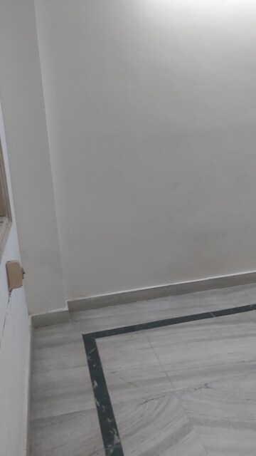 Furnished Amenities in 2.5 BHK Builder Floor at Mayur Vihar – for Sale