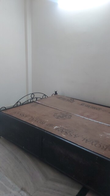Furnished Amenities in 2.5 BHK Builder Floor at Mayur Vihar – for Sale