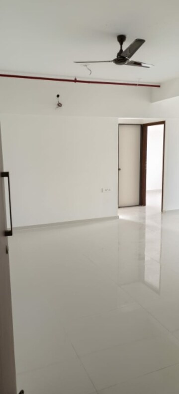 Room in 2 BHK Apartment at Mayfair The View, Vikhroli West – for Rent