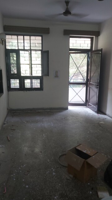 Kitchen in 2.5 BHK Apartment at Mayur Vihar 1 – for Rent