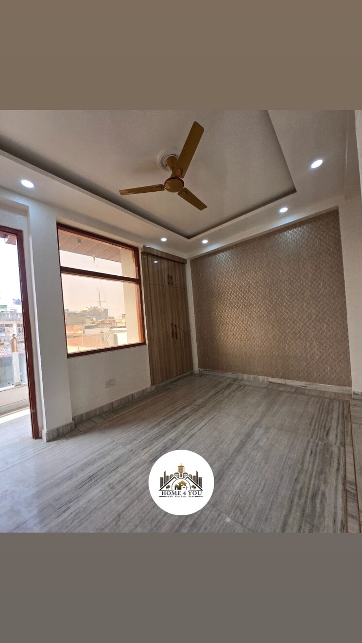 Room, bharti-apartments 6 Bedroom 112 Sq.Mt. Independent House In Shakti Khand iv Ghaziabad 8285427