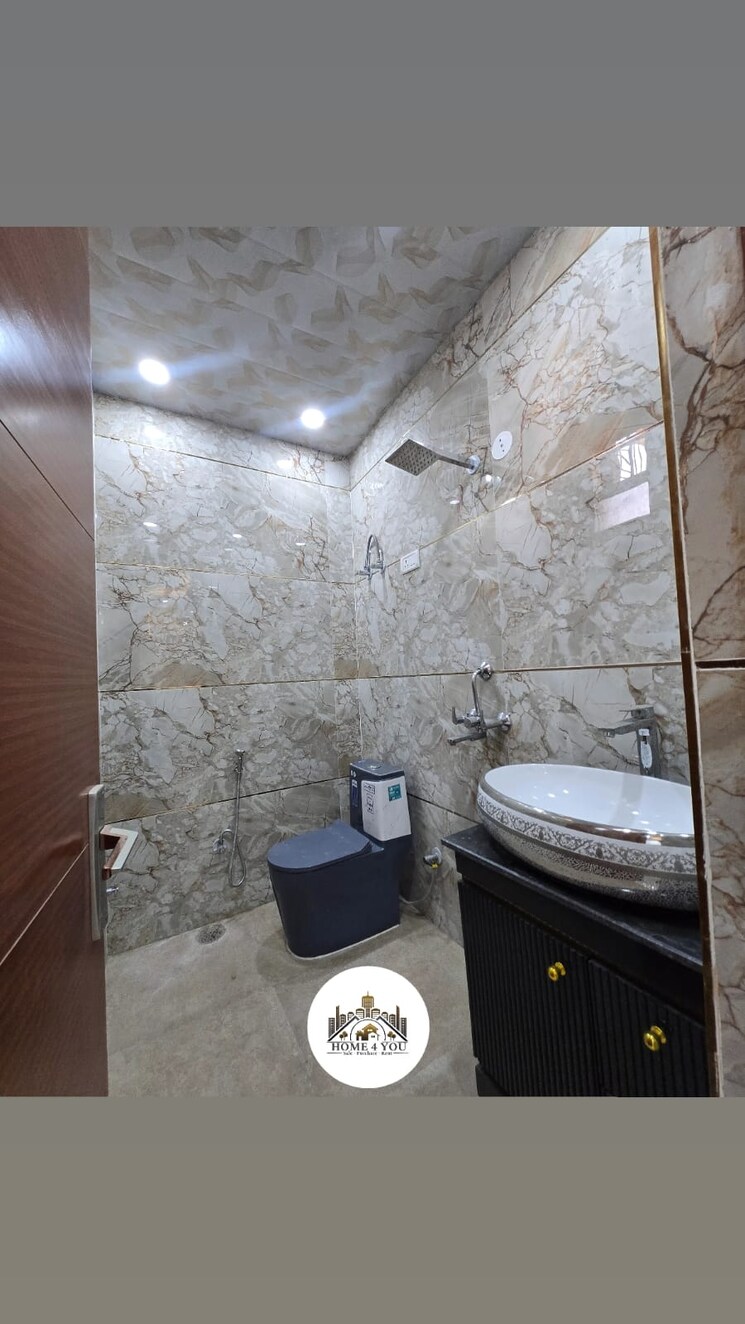 Bathroom, bharti-apartments 6 Bedroom 112 Sq.Mt. Independent House In Shakti Khand iv Ghaziabad 8285427