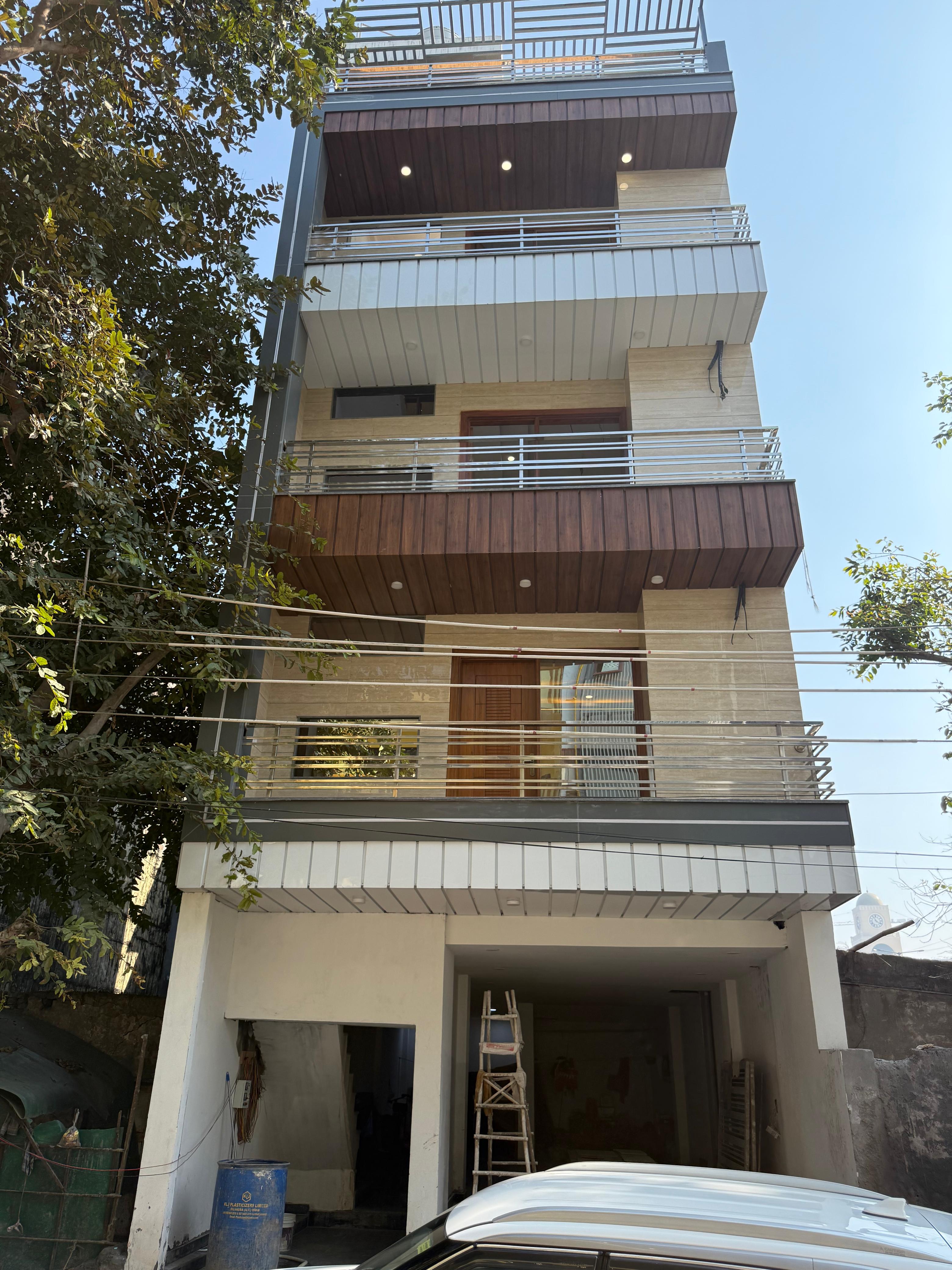 6 BHK + Pooja Room,Extra Room 112 Sq.Mt. Independent House in Bharti Apartments