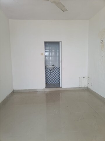 Room in 2 BHK Apartment at Andheri West – for Rent