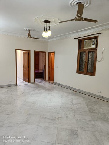 Room in 2 BHK Builder Floor at Khirki Extension – for Rent