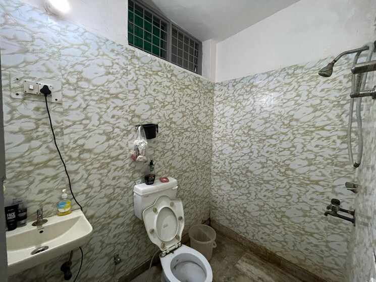 Bathroom, shipra-suncity 2 Bedroom 960 Sq.Ft. Apartment In Vaibhav Khand Ghaziabad 8285474