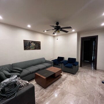 Living Room in 2.5 BHK Builder Floor at Ansal Sushant Lok I, Sector 43 – for Rent