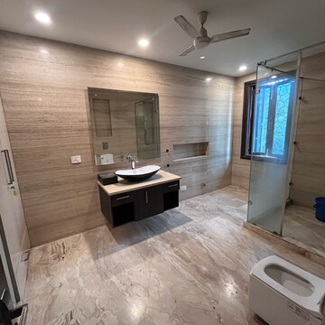 Parking in 2.5 BHK Builder Floor at Ansal Sushant Lok I, Sector 43 – for Rent